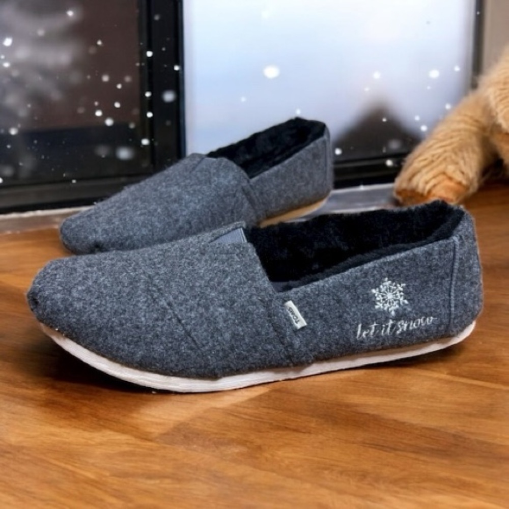Tom’s Embroidered “Let it snow” Slip on Shoes size 8.5